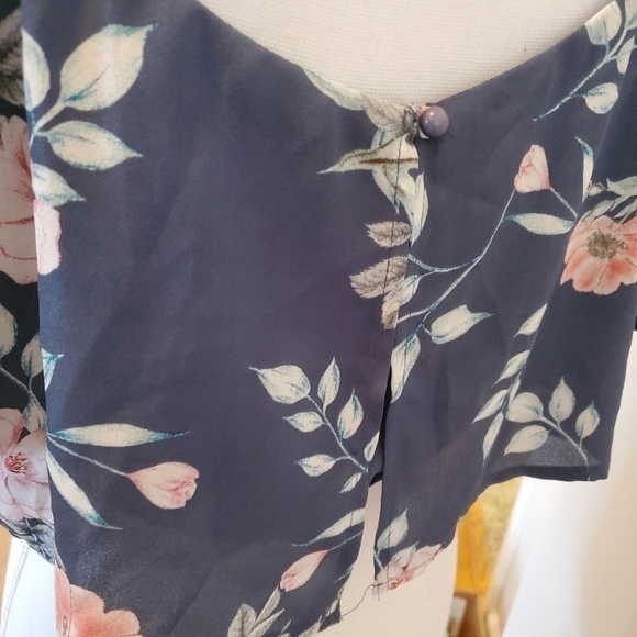 Leith Large Floral Flowy Crop Top Off the Shoulder - Picture 6 of 7